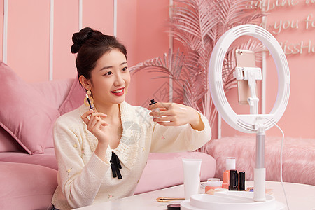 粉色化妆品主图粉红美女主播手机直播带货推荐口红背景