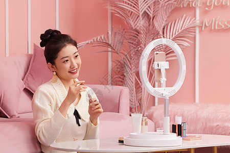 粉色化妆品主图粉红美女主播手机直播带货推荐口红背景
