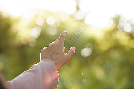 手遮夕阳素材手指触摸自然特写背景