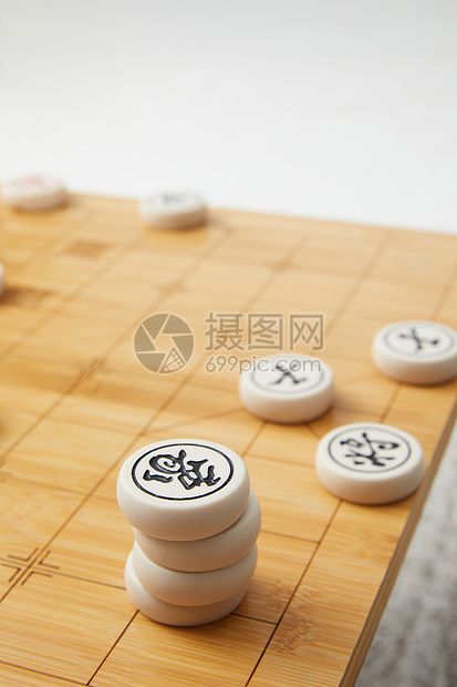 散落的象棋图片