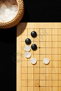 围棋盘上的黑白棋子背景图片