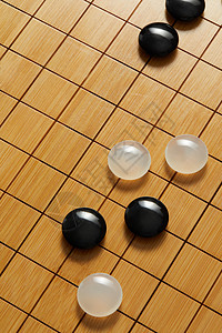 围棋盘上的黑白棋子背景图片