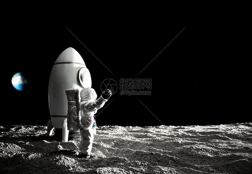 站在月球表面挥手致意的宇航员图片