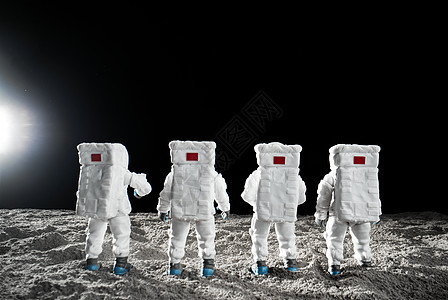站在月球表面的宇航员的背影图片