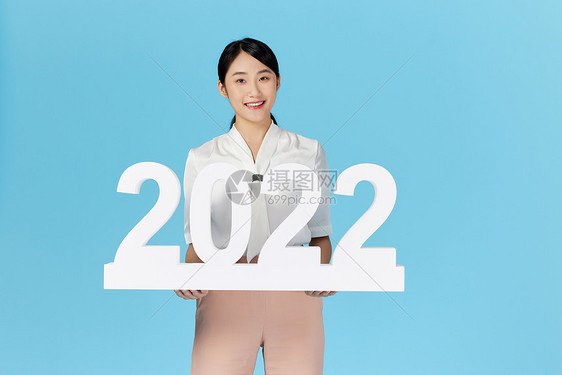 美女欢乐迎接新年2022图片