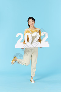 美女欢乐迎接新年2022图片