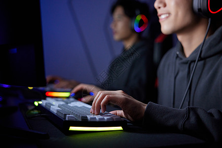 少儿计算机年轻人通宵熬夜玩网游打电竞比赛特写背景