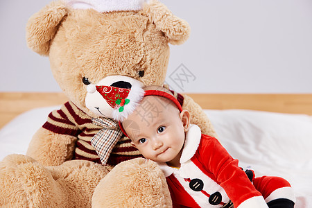 可爱圣诞婴儿与玩具熊图片