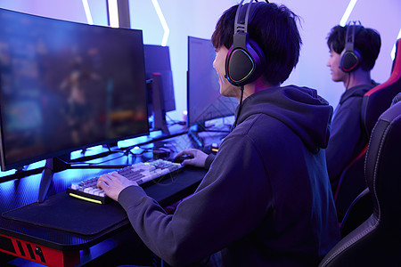 电子游戏比赛年轻男性电竞比赛选手打电脑游戏背景