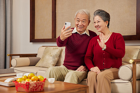 老年夫妇春节视频通话图片