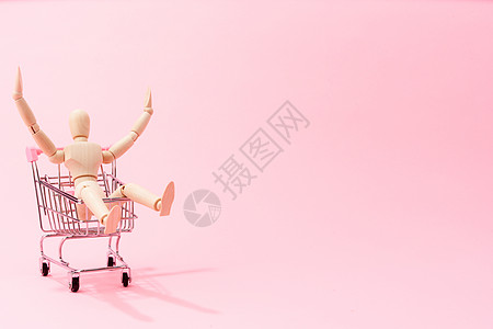 粉色背景下小人欢快购物概念图片