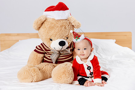 圣诞宝宝与圣诞毛绒玩具熊图片