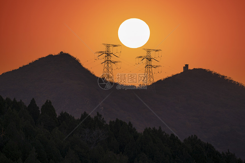 电网下的日落夕阳图片