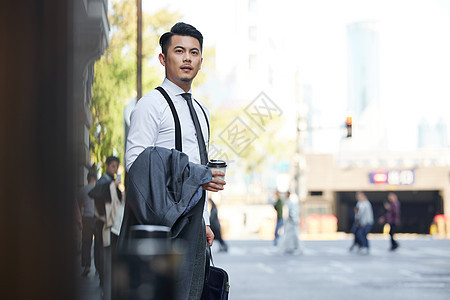 商务白领男士秋季出行图片