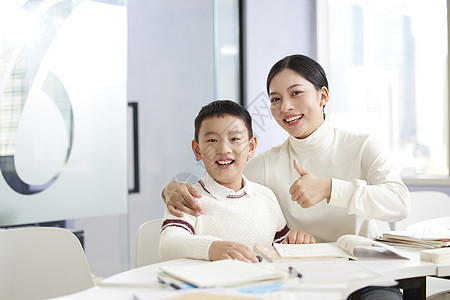 补习班上女老师与学生点赞形象图片素材