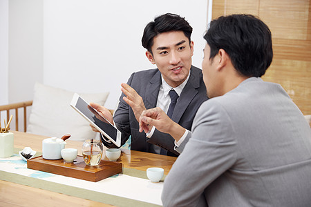 谈生意喝酒图片