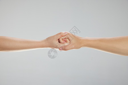 双人牵手握手手势特写图片