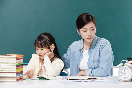 母女学习家庭儿童教育母女生气背景