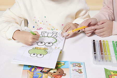 画画的小女孩母女相伴涂卡通水彩画特写背景
