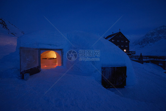 夜晚的冰屋图片