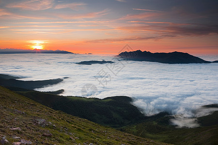 夕阳下的美景图片