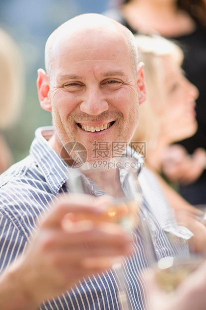 男人聚餐用酒杯图片