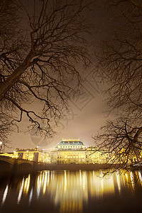 布拉格剧院夜间景色图片