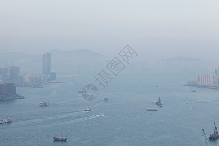 城市港口的船只图片