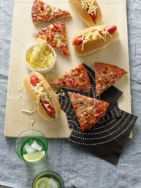 披萨热狗和奶酪图片