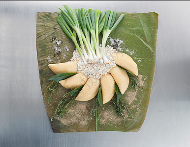 拉丁美洲食物包装纸上的蔬菜和谷物图片