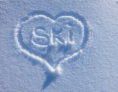 以雪写成的心图片