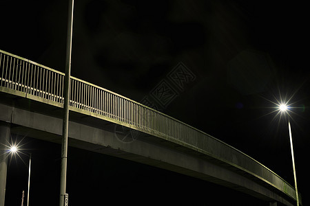城市桥上的街灯图片