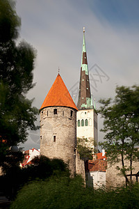 中世纪城墙和教堂阁楼图片