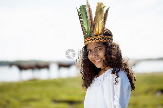 穿着美国土著服装的女孩图片