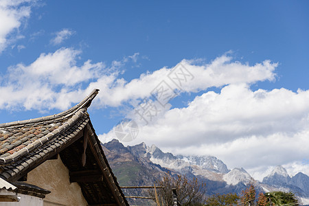 屋顶装饰和蓝天图片