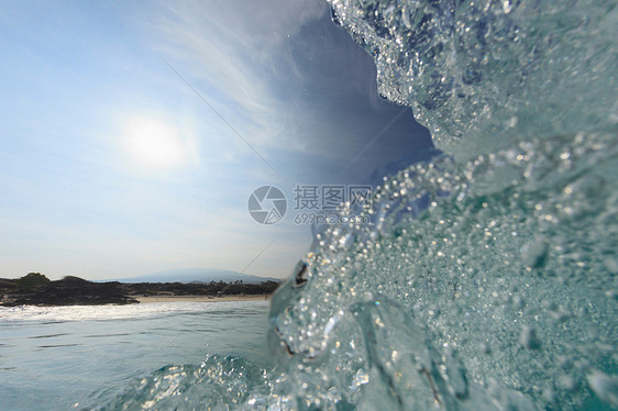 海岸边的浪花图片