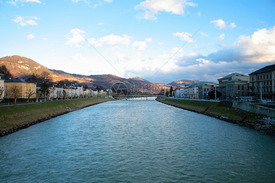 城市河流和农村景观图片