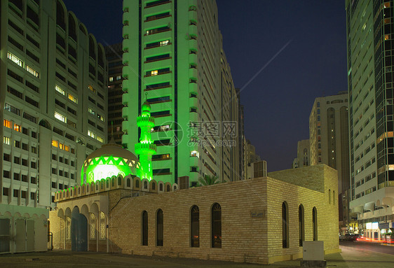 阿布扎比的摩天大楼和清真寺图片