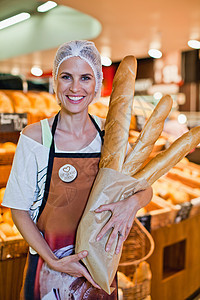 在面包店里微笑的服务员图片