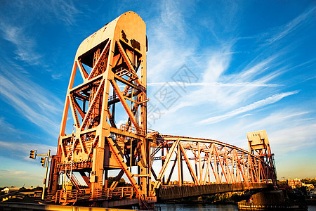 蓝天下的大桥图片