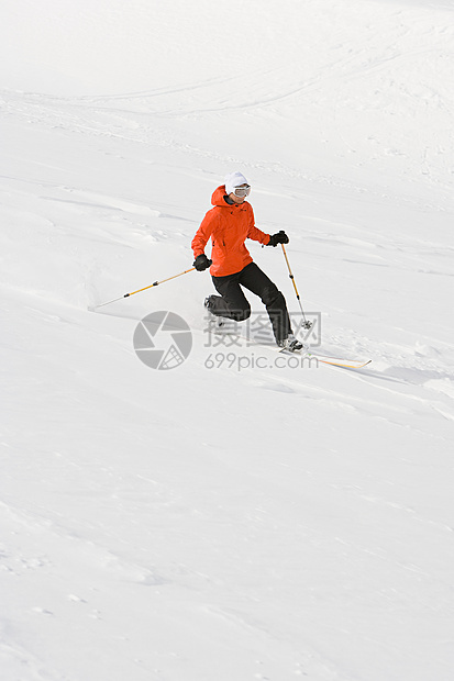 美女在滑雪图片