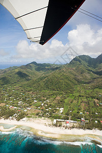 库克群岛海岸线滑翔伞图片