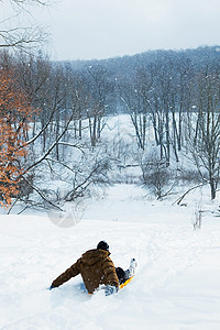 男子滑雪图片