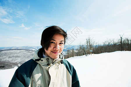 穿着滑雪夹克肖像服装的妇女图片