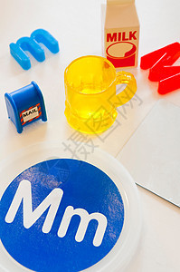 塑料容器盖上字母m的塑料容器图片
