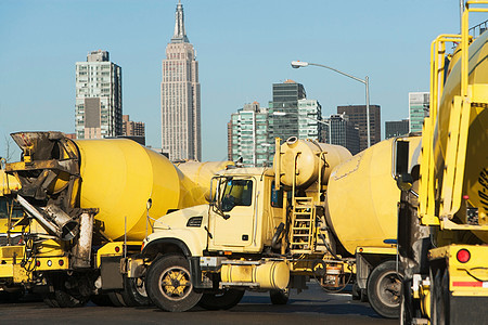 美国纽约市黄色水泥卡车图片