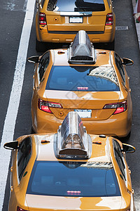 美国纽约第42街排黄色出租车图片