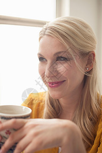 喝茶的妇女背景图片
