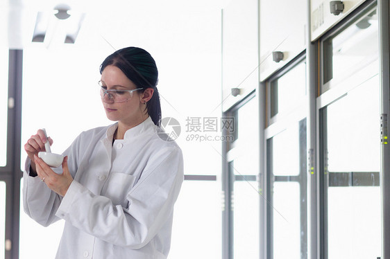 女科学家研究生物样本图片