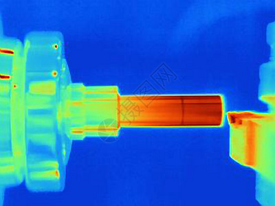 在车床上车削零件的热图像显示刀具图片